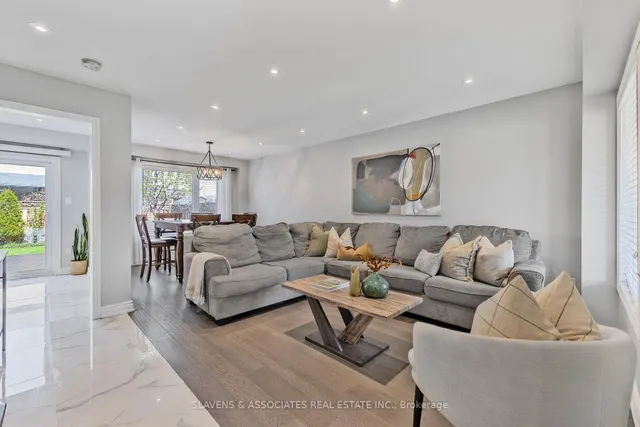 Additional image 5 of 30 Charleswood Circ