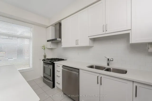 Additional image 12 of 96 Yale Dr