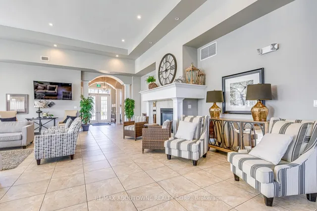 Additional image 29 of 1470 Main St Unit 411