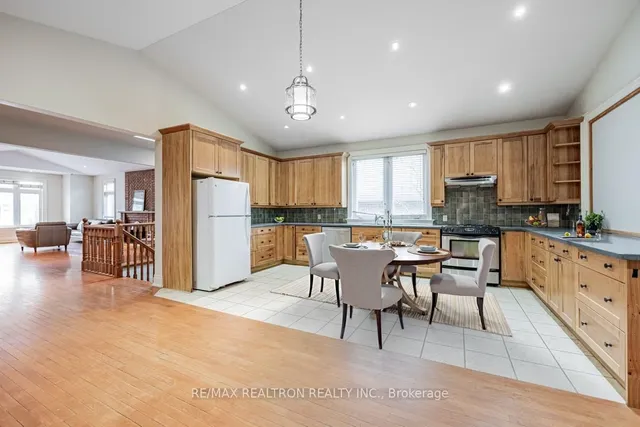 Additional image 11 of 32 Roberta Dr