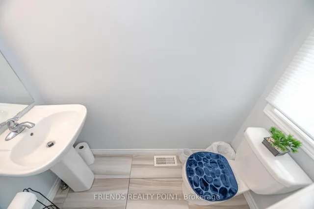 Additional image 20 of 37 Charleswood Cres