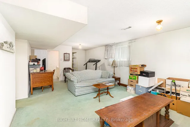 Additional image 19 of 74 Upper Canada Dr Unit 1