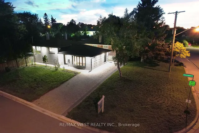 2 Clanwilliam Crt