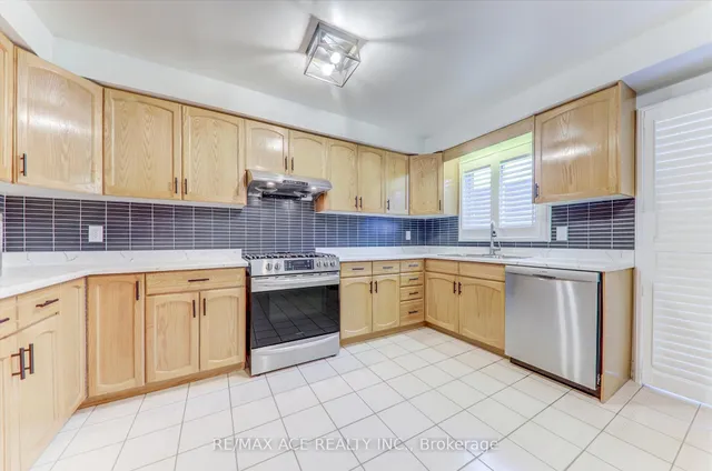 Additional image 14 of 17 Plumrose Blvd