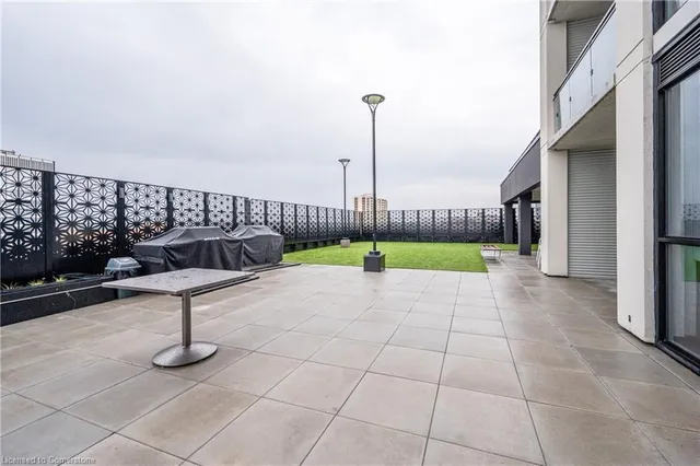 Additional image 31 of 60 Charles Street West Unit 1104