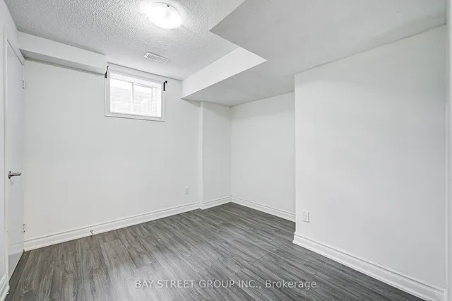 Additional image 22 of 102 Mossbrook Cres
