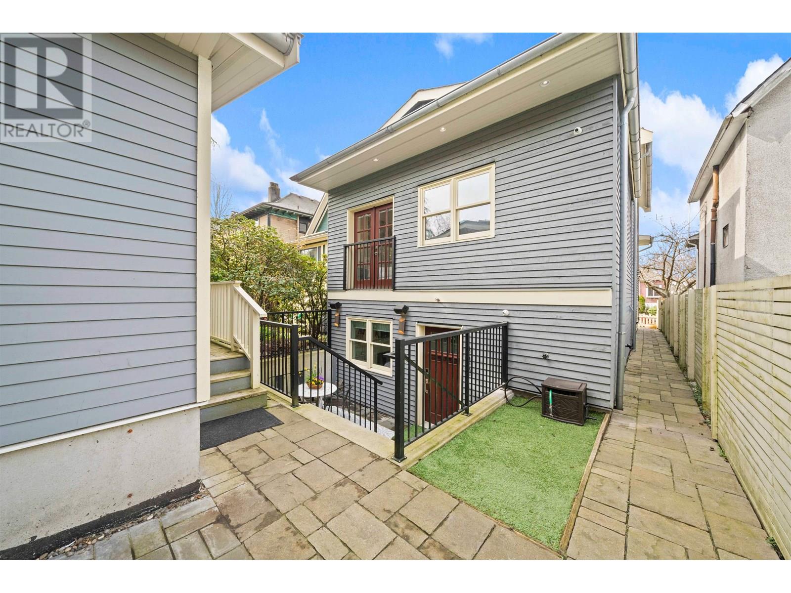 1020 ODLUM DRIVE|Vancouver, British Columbia V5L3L6