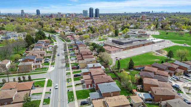 Additional image 42 of 27 Deerpark Cres