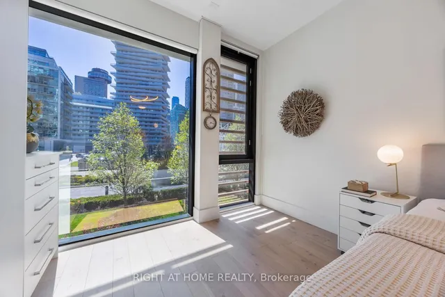 Additional image 35 of 39 Queens Quay Unit 129