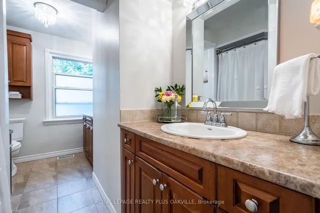 Additional image 21 of 548 Regina Dr