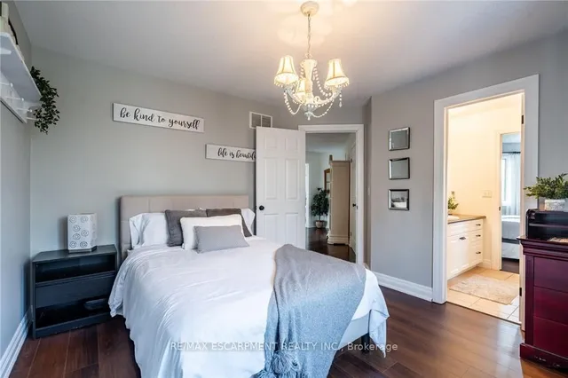 Additional image 32 of 40 COMMANDO Crt