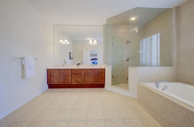 Additional image 19 of 1521 Craigleith Rd