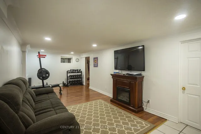 Additional image 34 of 111 Folkstone Cres