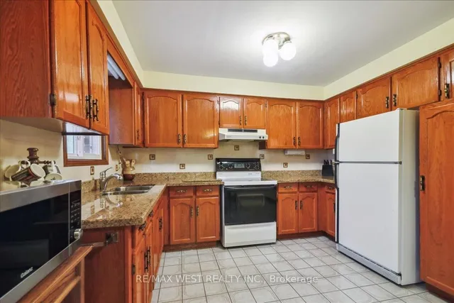 Additional image 4 of 3135 Fairfox Cres