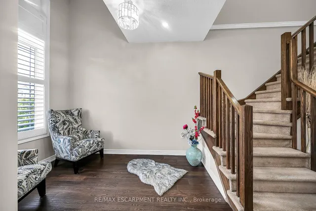 Additional image 7 of 8 Charleswood Cres