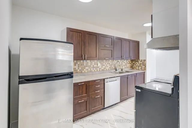 Additional image 33 of 390 Dixon Rd Unit 1013