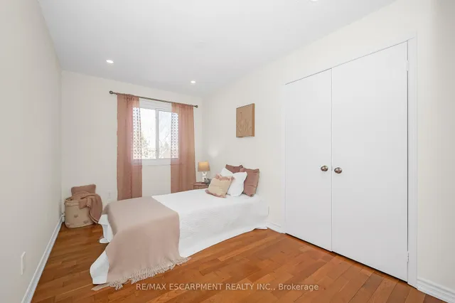 Additional image 28 of 2728 Guilford Cres