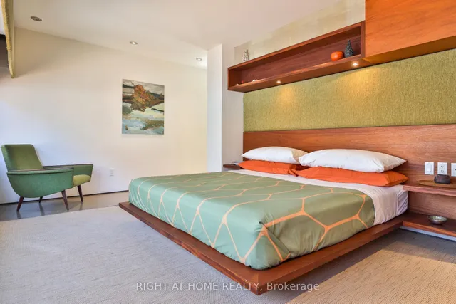 Additional image 22 of 694 Richmond St