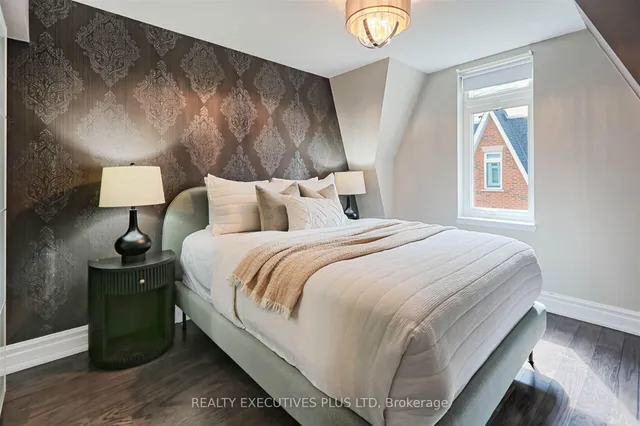 Additional image 9 of 98 Redpath Ave Unit 9