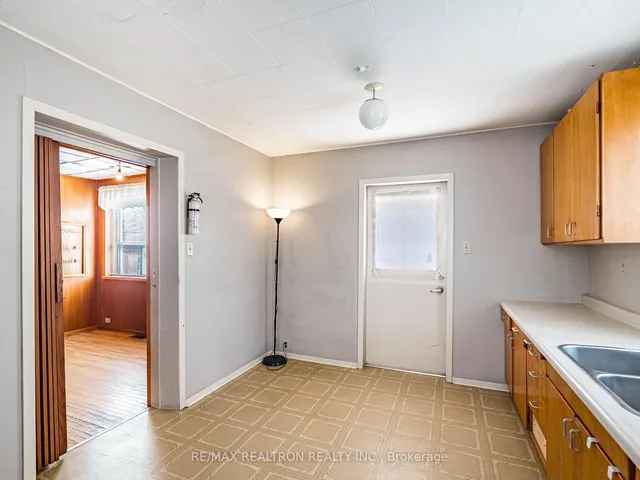 Additional image 17 of 872 Royal York Rd