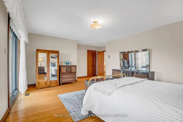 Additional image 24 of 27 Mulholland Ave