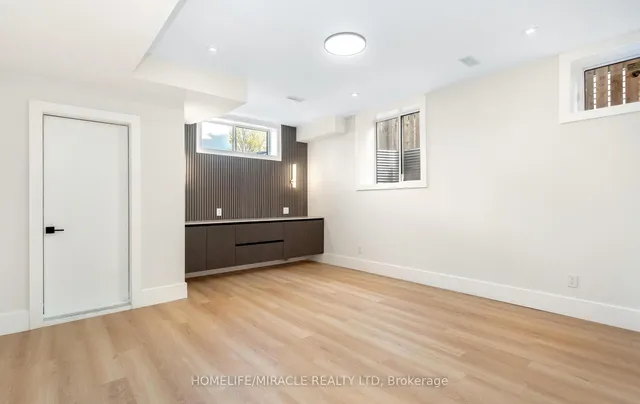 Additional image 33 of 55 Adanac Dr