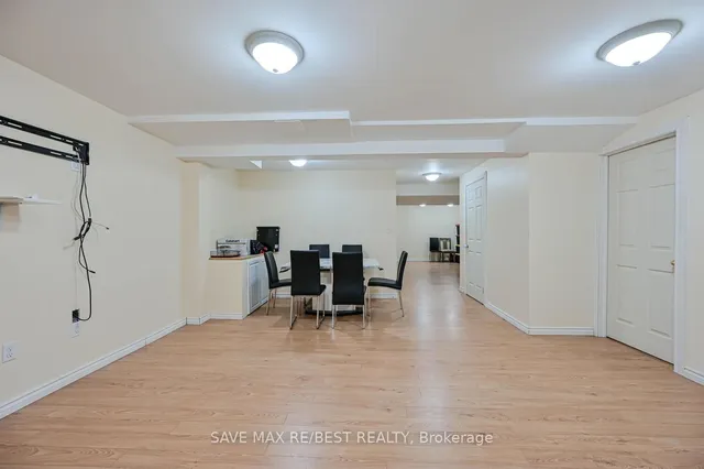 Additional image 40 of 29 Baccarat Cres
