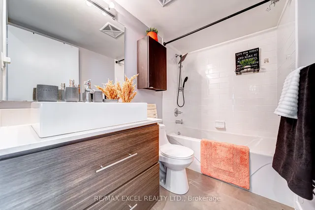 Additional image 16 of 1171 Queen St Unit 1611