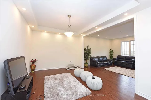 Additional image 3 of 249 Hinton Terr