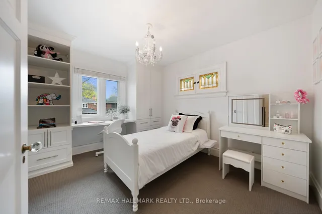 Additional image 29 of 176 Melrose Ave