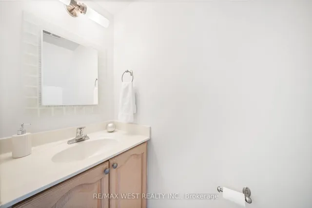 Additional image 8 of 954 King St Unit 510