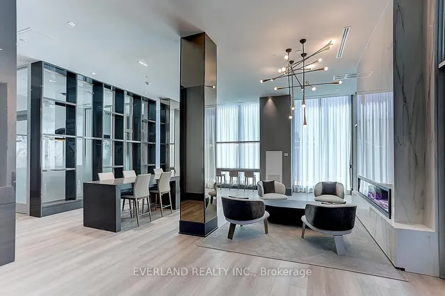 Additional image 6 of 250 Lawrence Ave Unit 413