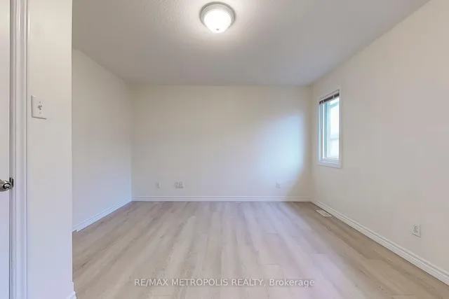 Additional image 20 of 10 FOXGLOVE Cres Unit 22