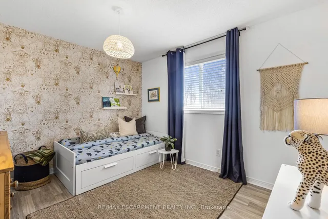 Additional image 16 of 51 Duncan Ave