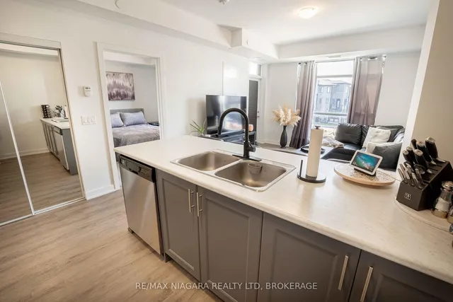 Additional image 19 of 600 North Service Rd Unit 202