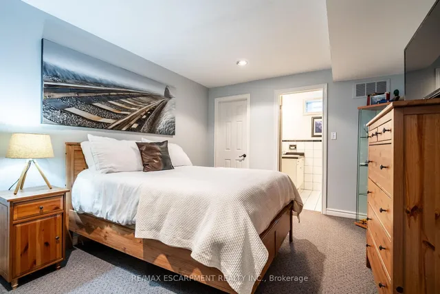 Additional image 29 of 27 Gladiola Dr