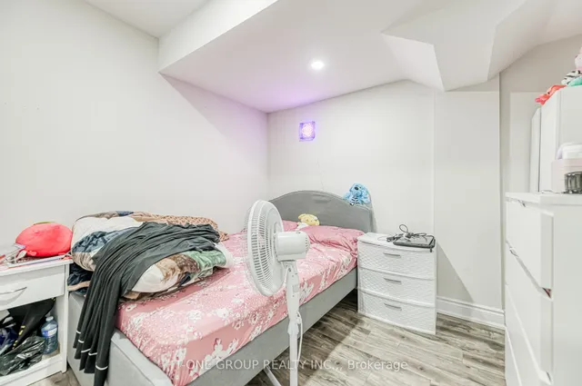 Additional image 40 of 33 Ezra Cres