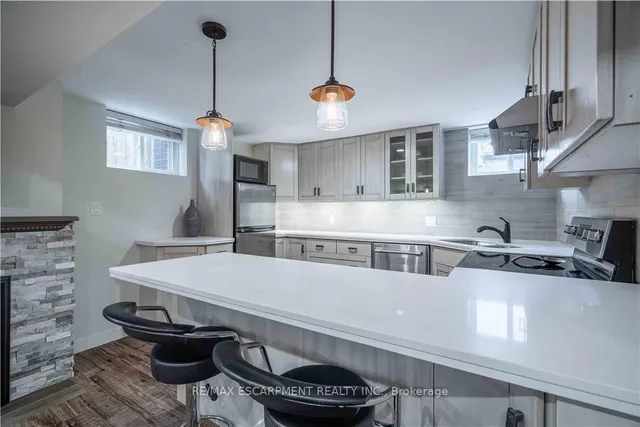 Additional image 30 of 56 Oakley Crt