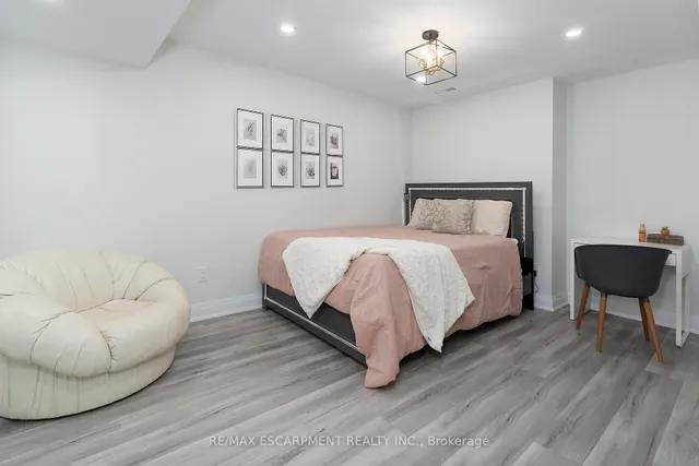 Additional image 23 of 24 Dunvegan Pl
