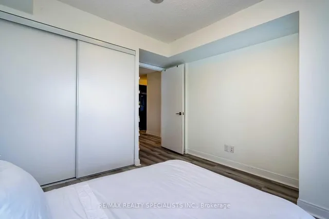 Additional image 17 of 151 Village Green Sq Unit 2710