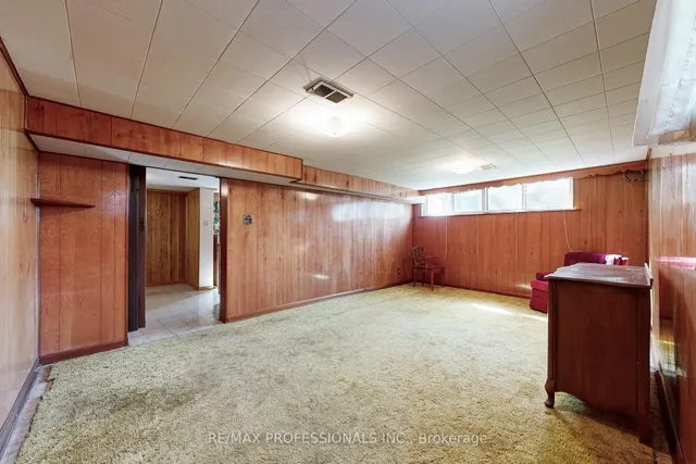 Additional image 36 of 26 Crane Ave