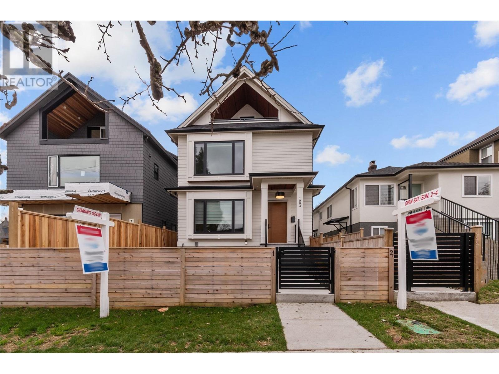 1 1982 VENABLES STREET|Vancouver, British Columbia V5L2H8