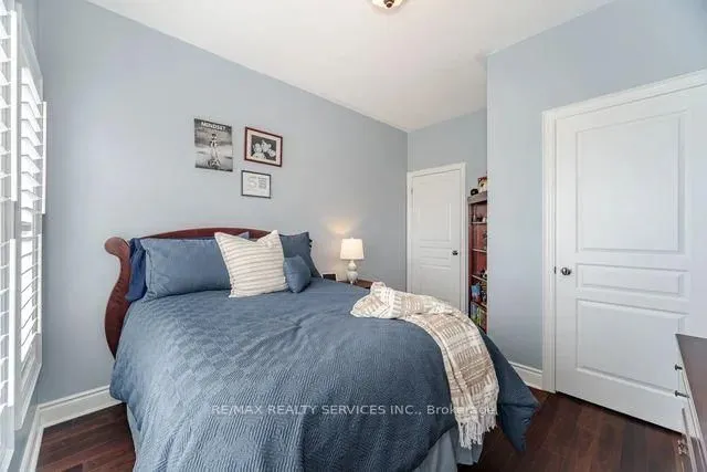 Additional image 33 of 17 Platform Cres