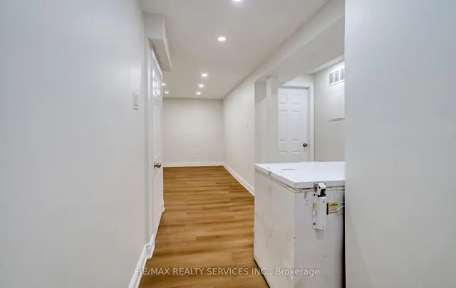 Additional image 34 of 8 Luminous Crt