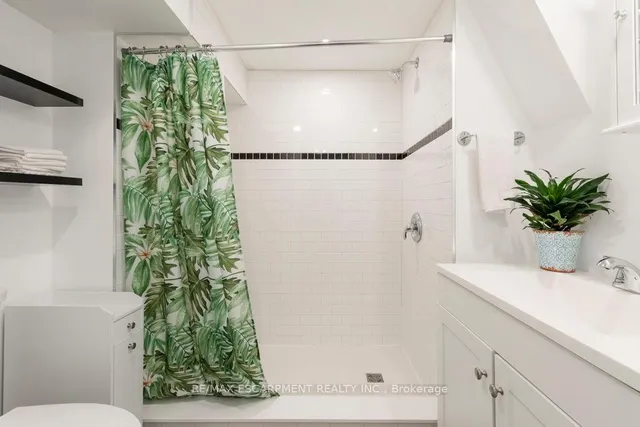 Additional image 42 of 24 Hyde Park Ave