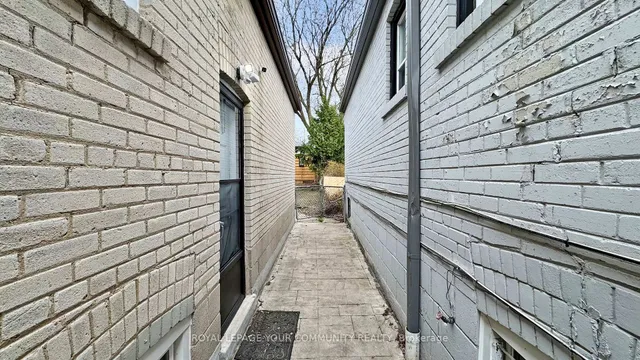 Additional image 46 of 31 Hamstead Ave