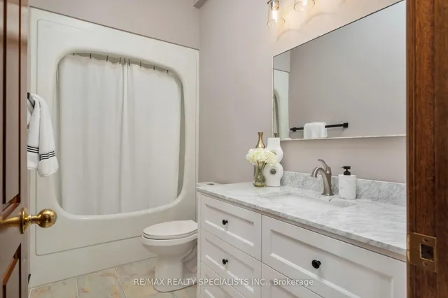 Additional image 34 of 327A Lake Promenade N/A