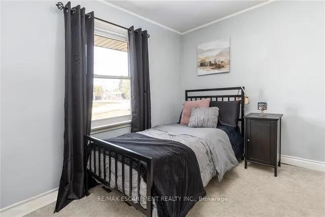 Additional image 13 of 63 Seneca Ave