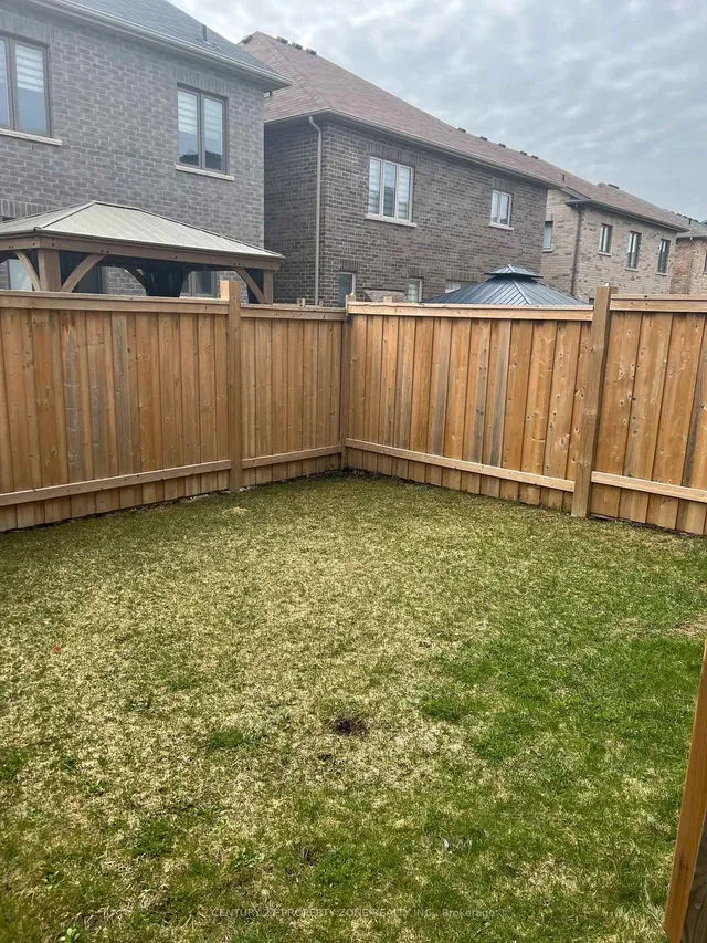 Additional image 4 of 26 Adventura Rd