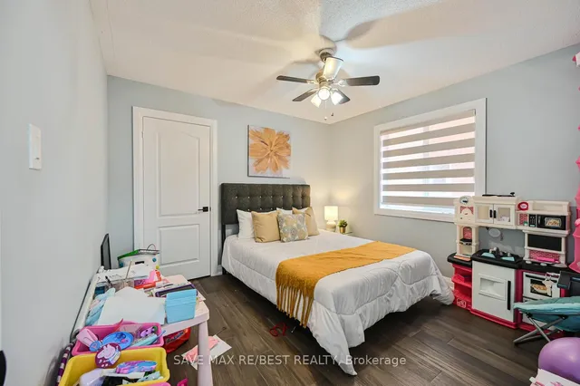 Additional image 37 of 29 Baccarat Cres